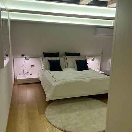 Elegante Borgo San Jacopo Apartment Florence
